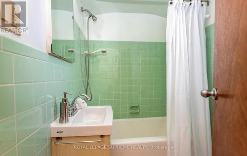 14 East Drive, Toronto, ON - Indoor Photo Showing Bathroom