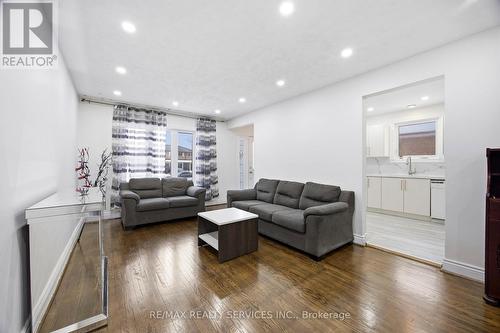 21 Radwinter Drive, Toronto, ON - Indoor Photo Showing Living Room