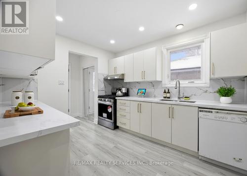 21 Radwinter Drive, Toronto, ON - Indoor Photo Showing Kitchen
