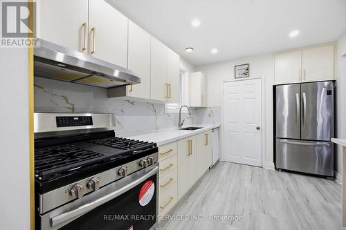 21 Radwinter Drive, Toronto, ON - Indoor Photo Showing Kitchen