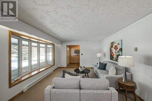 6691 Perth Line 44, West Perth, ON - Indoor Photo Showing Living Room