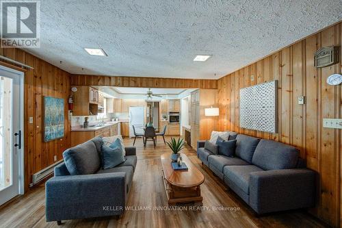 6691 Perth Line 44, West Perth, ON - Indoor Photo Showing Living Room