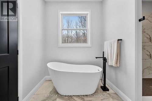 1580B Wagerville Road, Frontenac (Frontenac Centre), ON - Indoor Photo Showing Bathroom