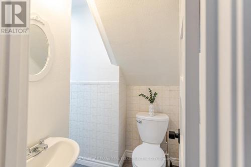 497 Gilmour Street, Peterborough (Town Ward 3), ON - Indoor Photo Showing Bathroom