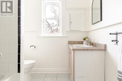 497 Gilmour Street, Peterborough (Town Ward 3), ON - Indoor Photo Showing Bathroom