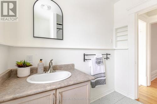 497 Gilmour Street, Peterborough (Town Ward 3), ON - Indoor Photo Showing Bathroom