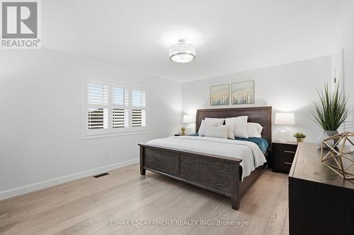 4268 Ryan Lane, Burlington, ON - Indoor Photo Showing Bedroom