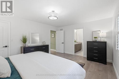4268 Ryan Lane, Burlington, ON - Indoor Photo Showing Bedroom