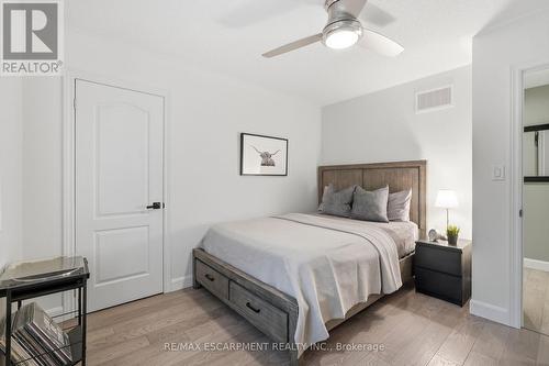 4268 Ryan Lane, Burlington, ON - Indoor Photo Showing Bedroom