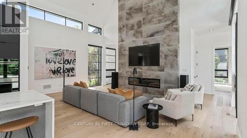 3819 Deer Trail, London South (South V), ON - Indoor Photo Showing Living Room With Fireplace