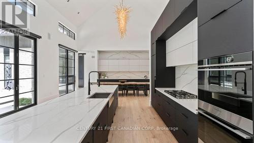 3819 Deer Trail, London South (South V), ON - Indoor Photo Showing Kitchen