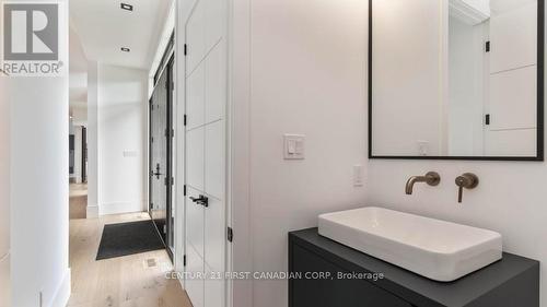3819 Deer Trail, London South (South V), ON - Indoor Photo Showing Bathroom