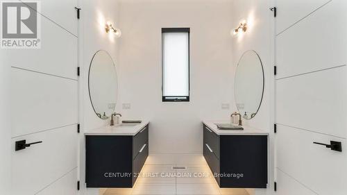 3819 Deer Trail, London South (South V), ON - Indoor Photo Showing Bathroom