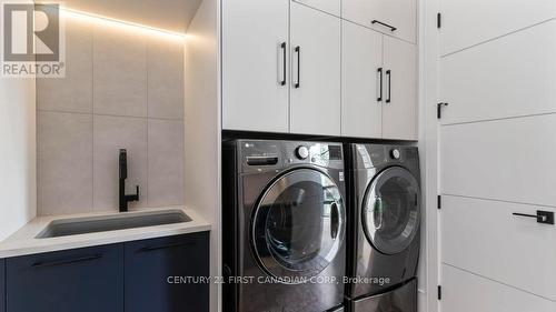 3819 Deer Trail, London South (South V), ON - Indoor Photo Showing Laundry Room