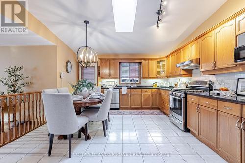 228 Chelton Road, London South (South U), ON - Indoor Photo Showing Kitchen