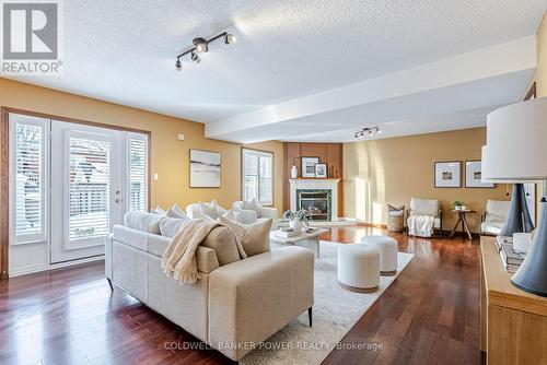 228 Chelton Road, London South (South U), ON - Indoor Photo Showing Living Room With Fireplace