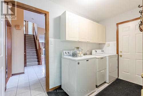 228 Chelton Road, London South (South U), ON - Indoor Photo Showing Laundry Room