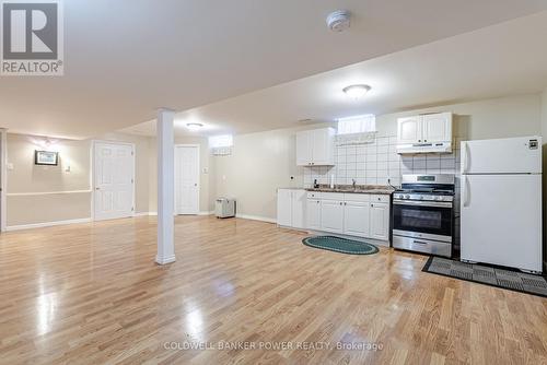 228 Chelton Road, London South (South U), ON - Indoor Photo Showing Kitchen