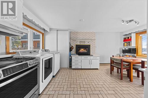 Kitchen/Eating Area - 961 Kingsmere Avenue, Ottawa, ON - Indoor Photo Showing Kitchen
