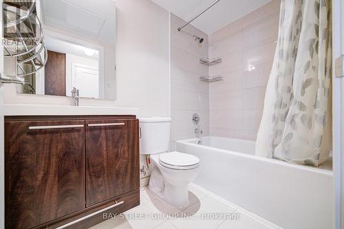 212 - 70 Roehampton Avenue, Toronto, ON - Indoor Photo Showing Bathroom