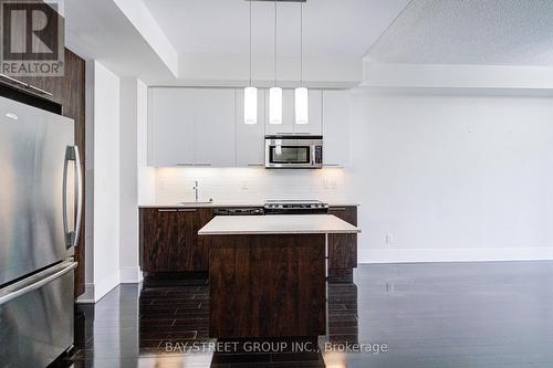 212 - 70 Roehampton Avenue, Toronto, ON - Indoor Photo Showing Kitchen With Upgraded Kitchen