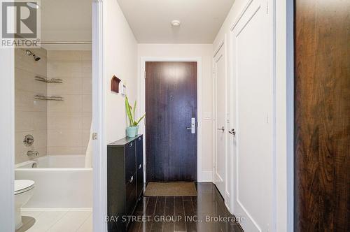 212 - 70 Roehampton Avenue, Toronto, ON - Indoor Photo Showing Bathroom
