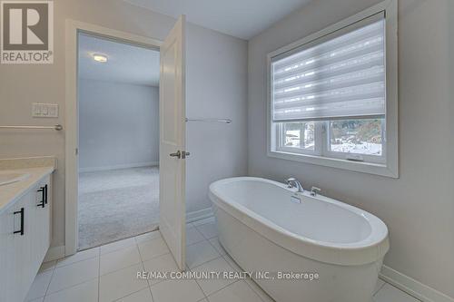 55 Tulip Crescent, Norfolk, ON - Indoor Photo Showing Bathroom