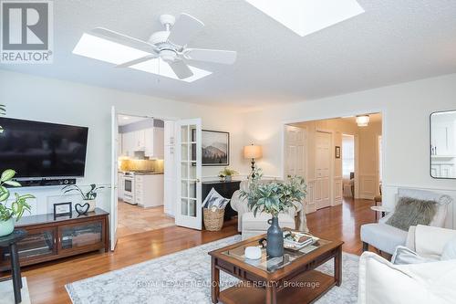 56 Acredale Drive, Hamilton, ON - Indoor Photo Showing Living Room