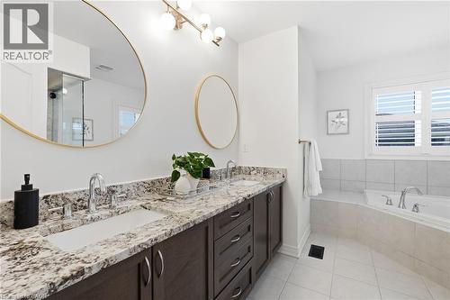 4268 Ryan Lane, Burlington, ON - Indoor Photo Showing Bathroom