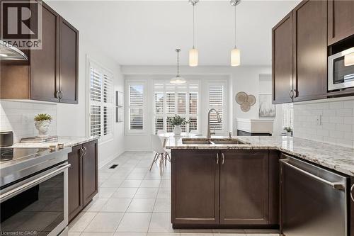4268 Ryan Lane, Burlington, ON - Indoor Photo Showing Kitchen With Double Sink With Upgraded Kitchen