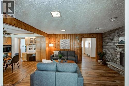 6691 Perth Line 44, Bornholm, ON - Indoor Photo Showing Living Room