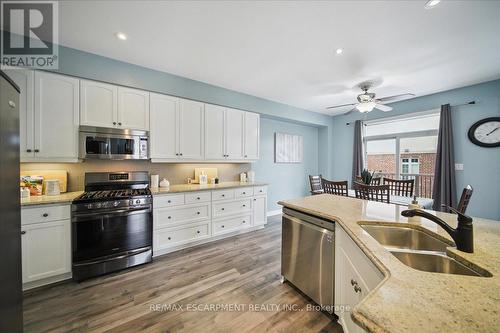 105 Oakhaven Place, Hamilton, ON - Indoor Photo Showing Kitchen With Double Sink