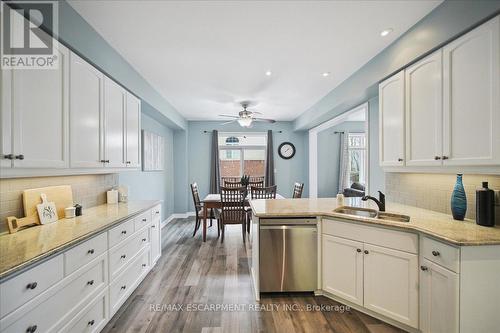 105 Oakhaven Place, Hamilton, ON - Indoor Photo Showing Kitchen With Double Sink