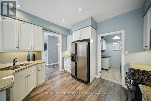 105 Oakhaven Place, Hamilton, ON - Indoor Photo Showing Kitchen With Stainless Steel Kitchen With Double Sink