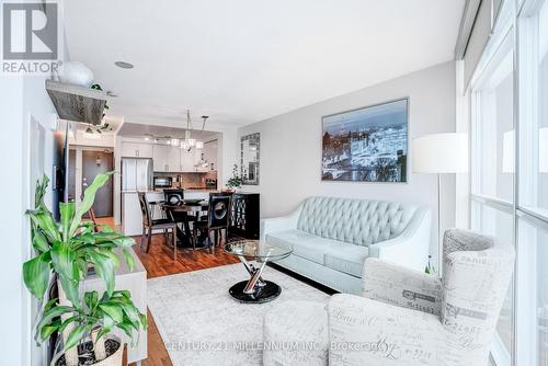 1503 - 9 George Street, Brampton, ON - Indoor Photo Showing Living Room
