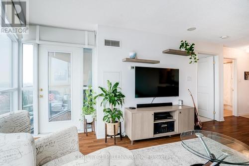 1503 - 9 George Street, Brampton, ON - Indoor Photo Showing Living Room
