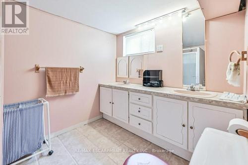641 Limeridge Road E, Hamilton, ON - Indoor Photo Showing Bathroom