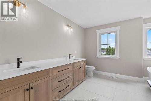 259 Joan Flood, Essex, ON - Indoor Photo Showing Bathroom