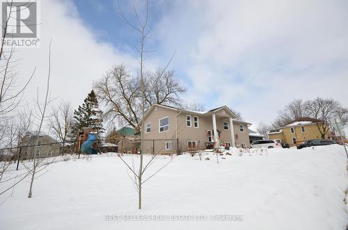 160 Elora Street W, Mapleton, ON - Outdoor