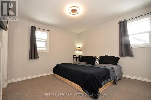 160 Elora Street W, Mapleton, ON - Indoor Photo Showing Bedroom