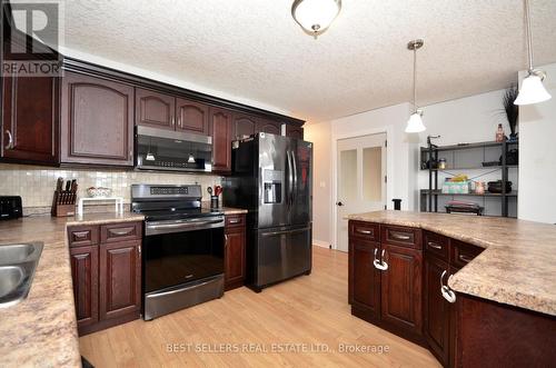 160 Elora Street W, Mapleton, ON - Indoor Photo Showing Kitchen