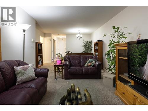831 2Nd Street Se Unit# 103, Salmon Arm, BC - Indoor Photo Showing Living Room