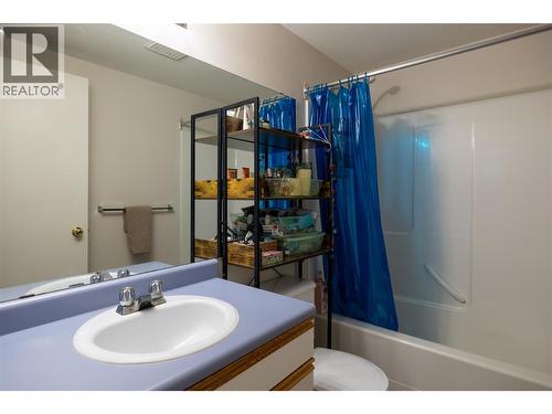 831 2Nd Street Se Unit# 103, Salmon Arm, BC - Indoor Photo Showing Bathroom