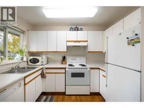 831 2Nd Street Se Unit# 103, Salmon Arm, BC - Indoor Photo Showing Kitchen With Double Sink