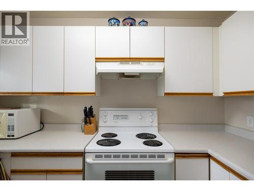 831 2Nd Street Se Unit# 103, Salmon Arm, BC - Indoor Photo Showing Kitchen