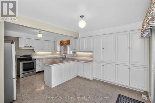 943 Playfair Road, Midland, ON - Indoor Photo Showing Kitchen