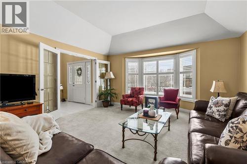 3602 Glen Elgin Drive, Jordan, ON - Indoor Photo Showing Living Room