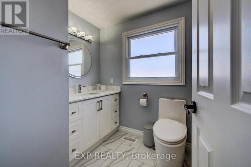 52 Uxbridge Crescent, Kitchener, ON - Indoor Photo Showing Bathroom