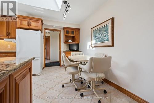 27 Peel Street E, Mapleton, ON - Indoor