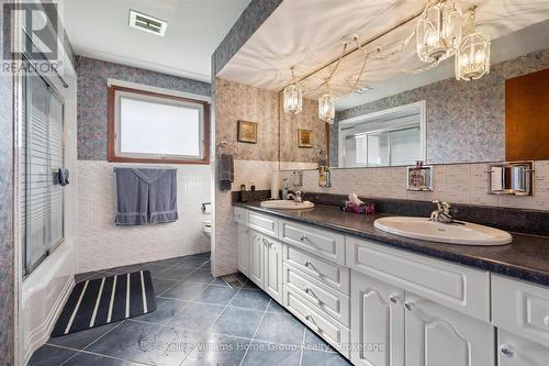 27 Peel Street E, Mapleton, ON - Indoor Photo Showing Bathroom